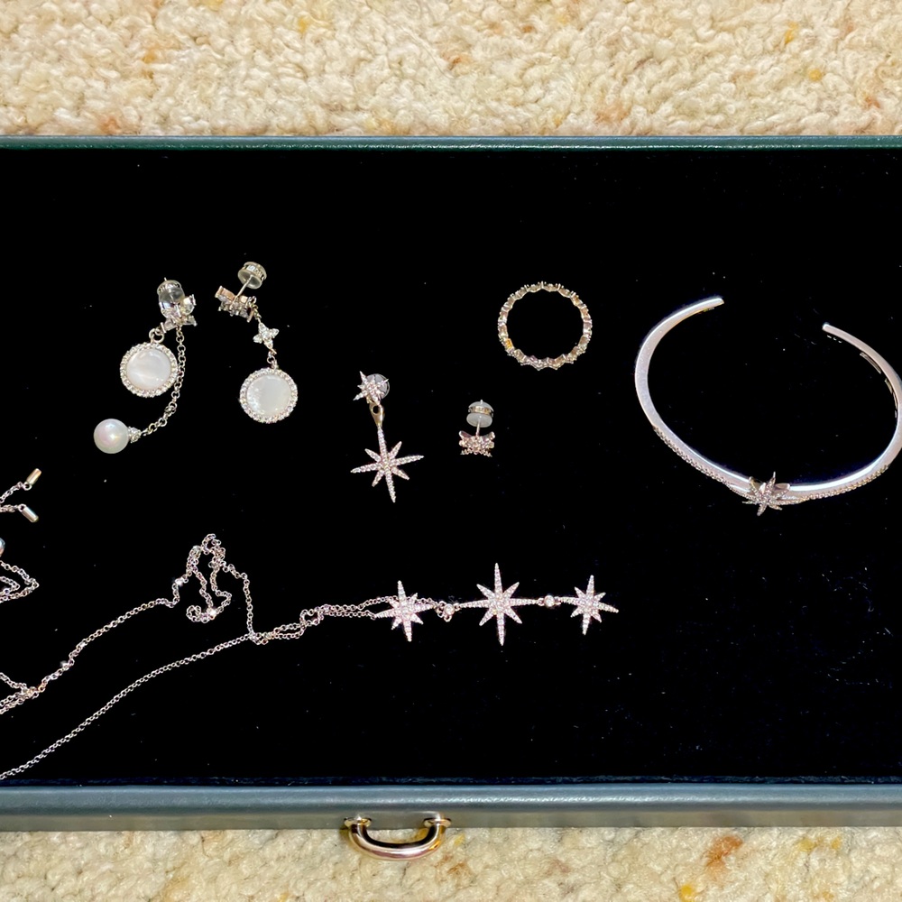 APM jewelry set
